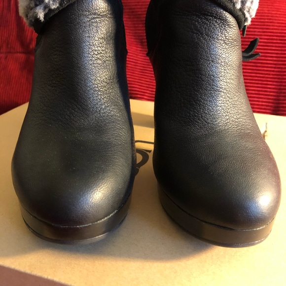 UGG  sheepskin ankle boots size 8.5 black leather - Picture 6 of 8